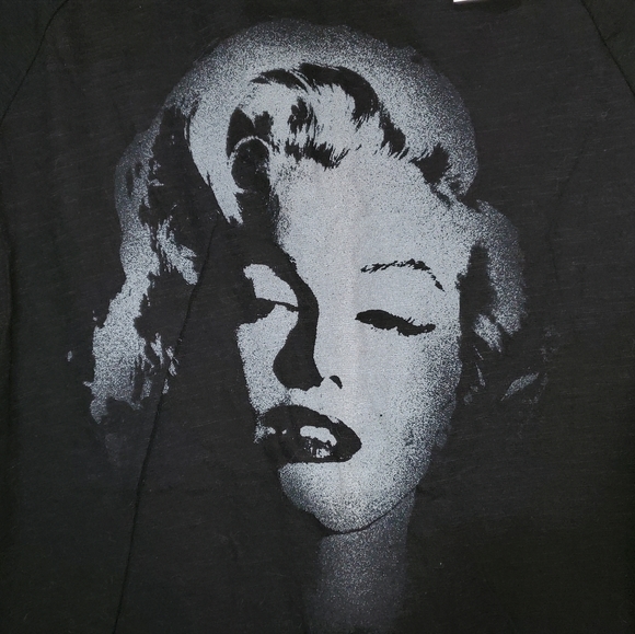 ●SOLD● NWT Women's Marilyn Monroe Long Sleeve Crewneck T-Shirt - Black - Picture 2 of 4